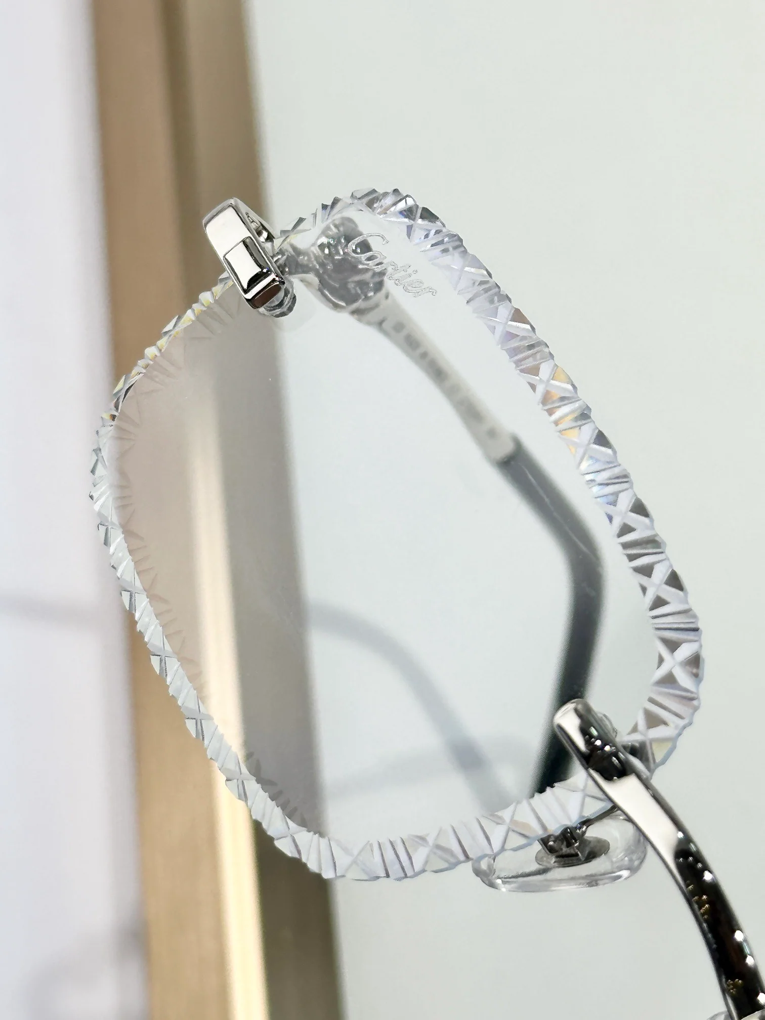 diamond cut glasses that change color when exposed to ultraviolet light diamond cut glasses that change color when exposed to ultraviolet light