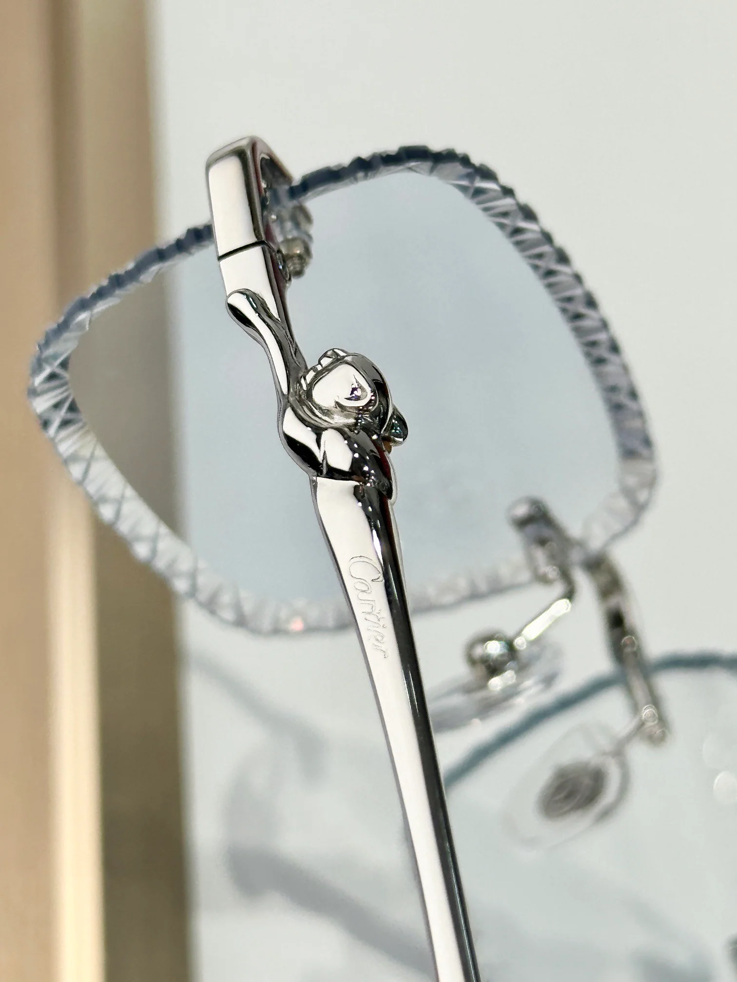 diamond cut glasses that change color when exposed to ultraviolet light diamond cut glasses that change color when exposed to ultraviolet light