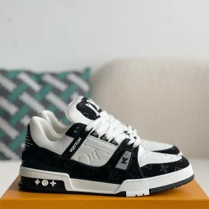 Trainer Sneaker import placeholder for 4362565