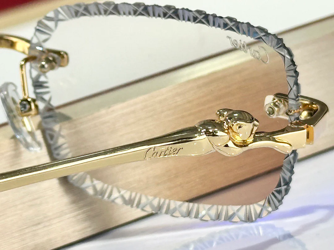 diamond cut glasses that change color when exposed to ultraviolet light diamond cut glasses that change color when exposed to ultraviolet light