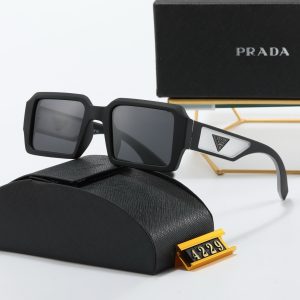 Sunglasses 88a0f6584d1b224c5f01e137b6e3502d8ea24d8348a79d9aa4423752d5cbabb7.jpg