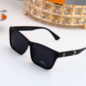 Sunglasses de85a372f9f6cf7a95dcf0248506f1b42c999277fdfe1ead1c0878aaad7cb807.jpg