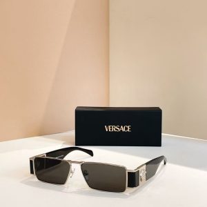 Sunglasses e2c7ab9c071df3b91c0dae4d2cf5ad536c373f00f27fa4984f09436d39caeb47.jpg